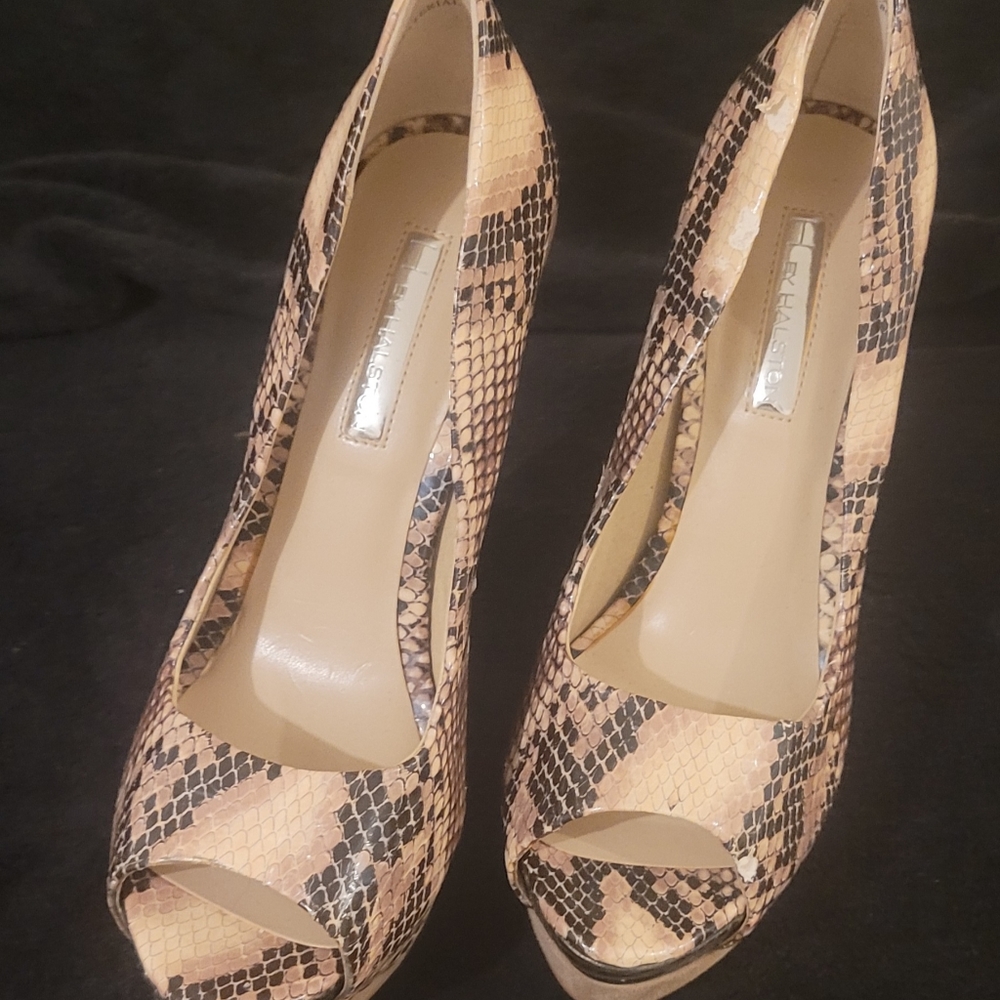 Heels - Picture 3 of 7